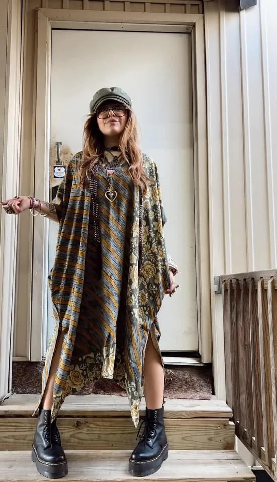Float On Muu #53 by Kantha Bae