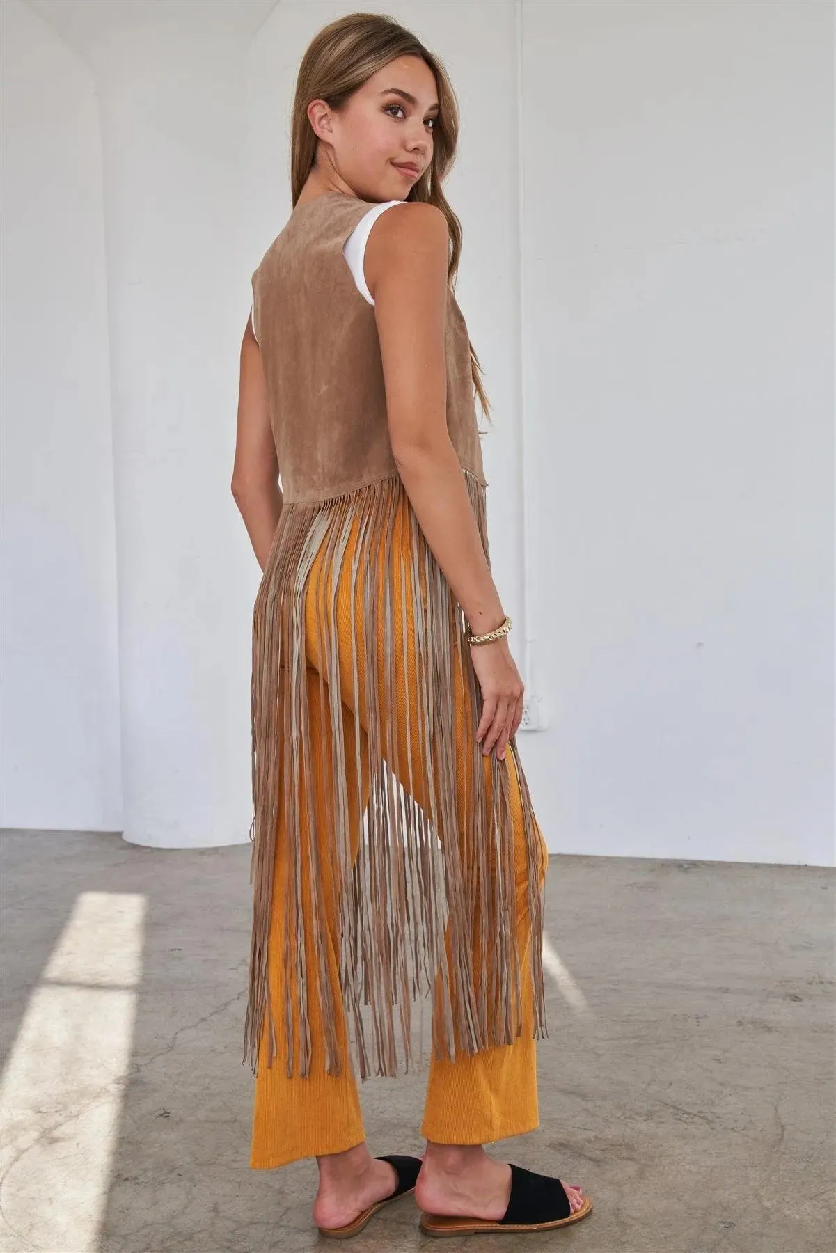 Khaki Sleeveless Suede Cropped Boho Vest With Long Fringe Detail /2-2-2