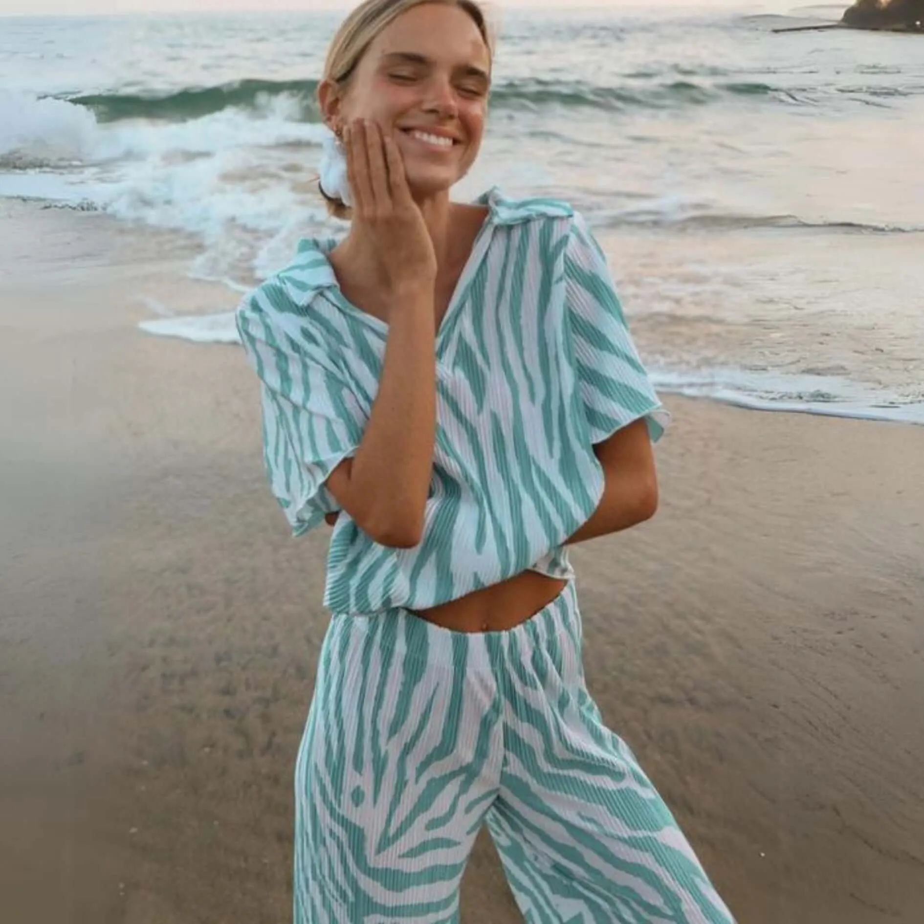 Nova Pleated Set Made in USA Turquoise