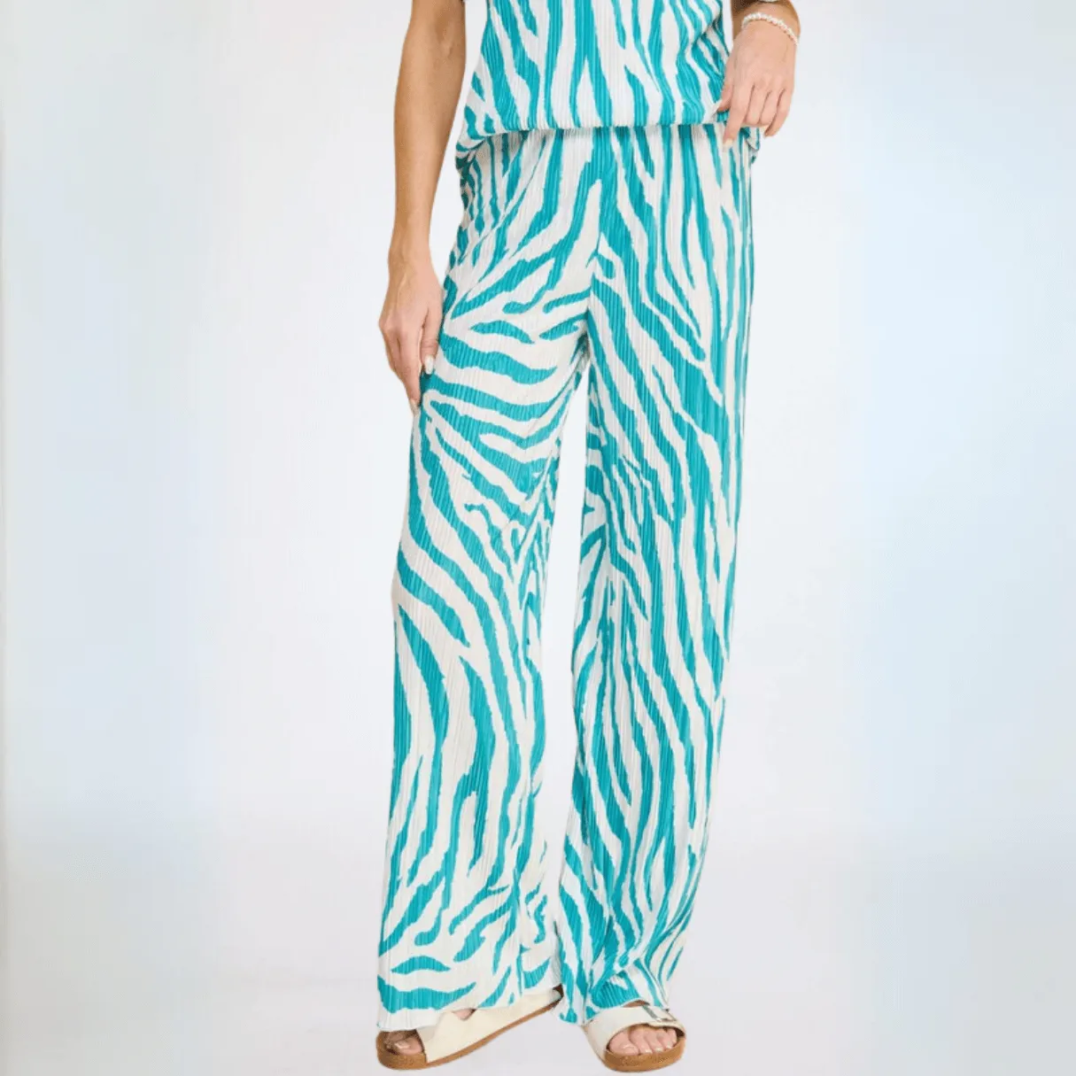 Nova Pleated Set Made in USA Turquoise