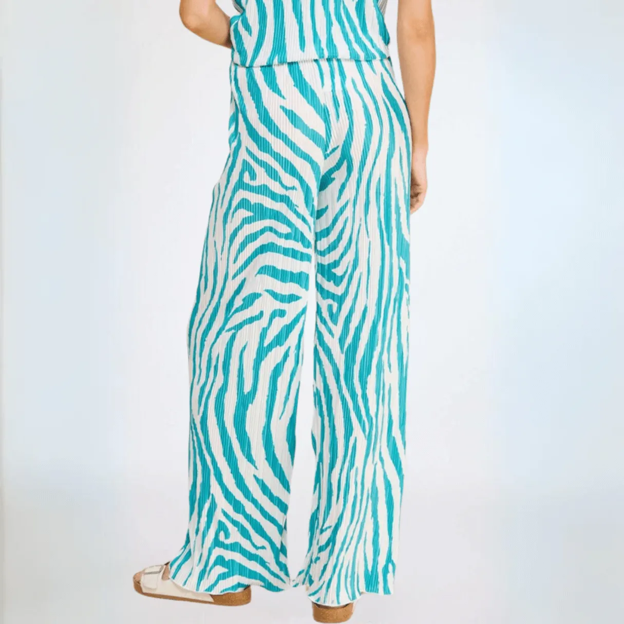 Nova Pleated Set Made in USA Turquoise