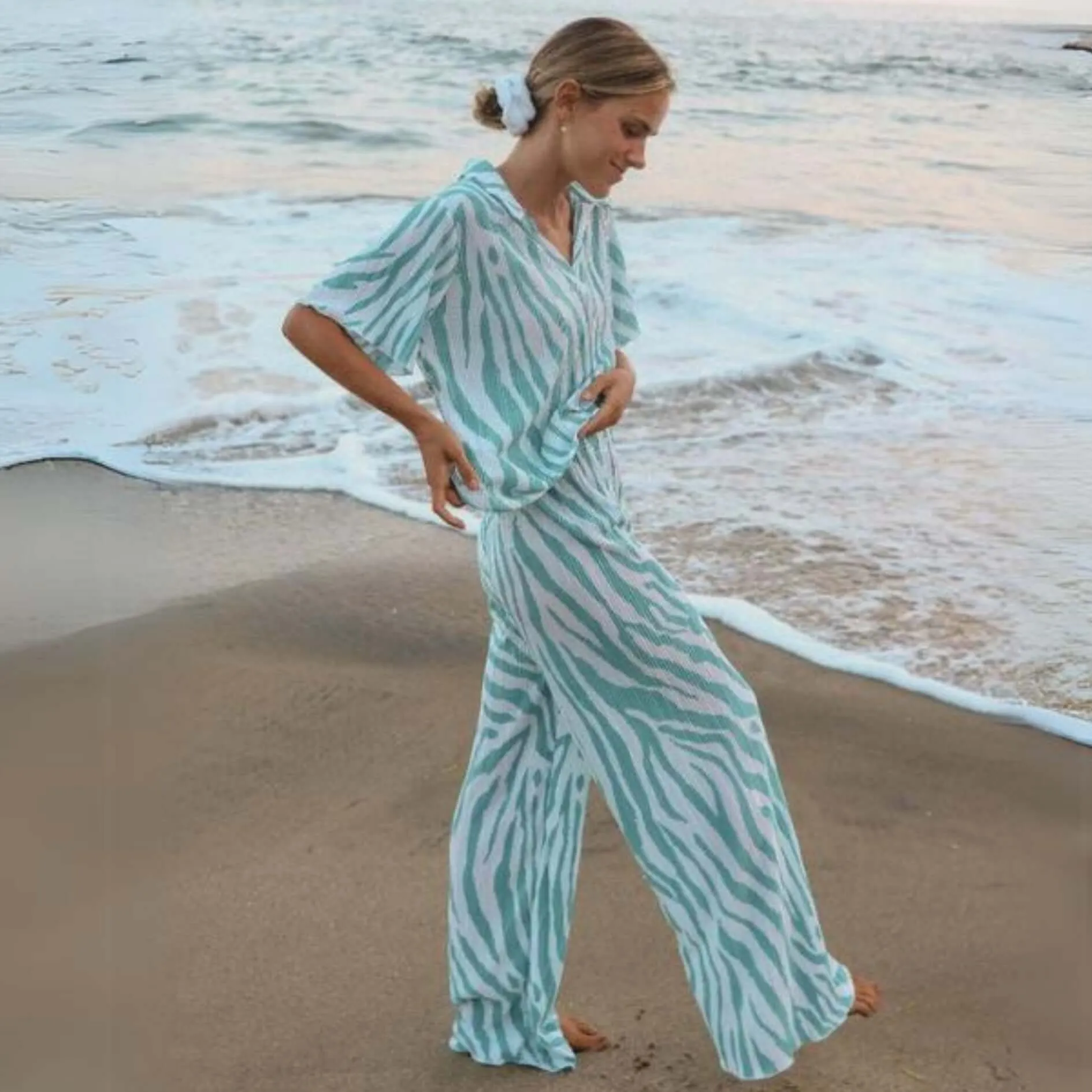 Nova Pleated Set Made in USA Turquoise