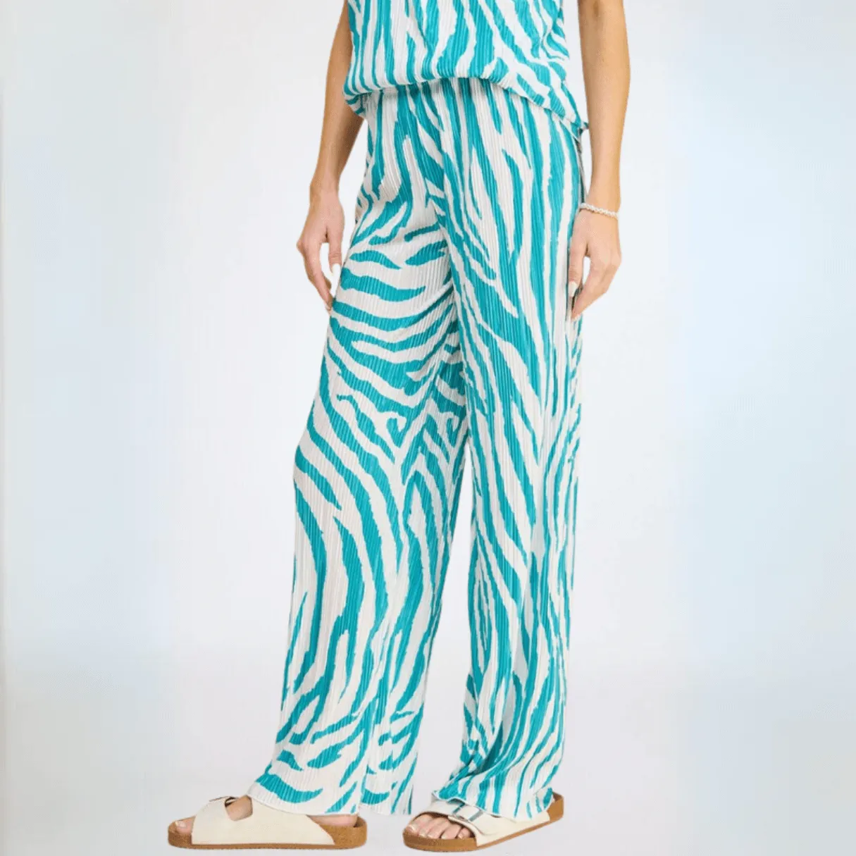 Nova Pleated Set Made in USA Turquoise